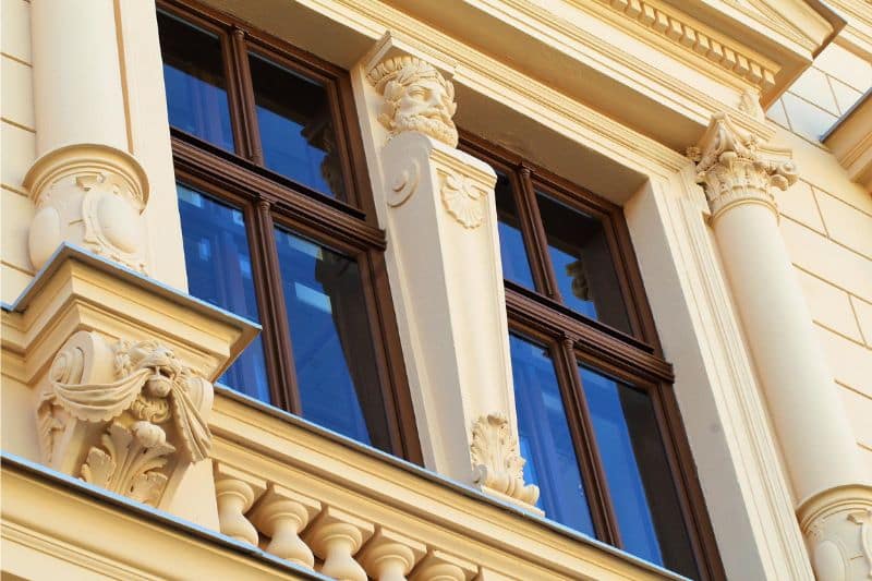 Fenster und Fassade eines Altbaues