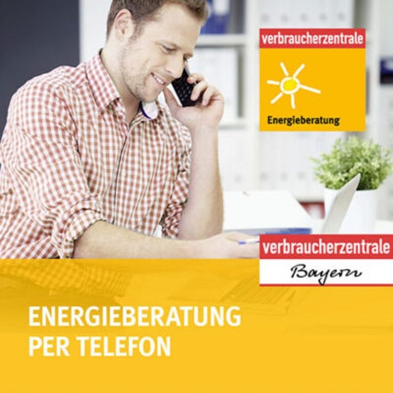 Mann mit Telefon und Notizblock, Logo der Verbraucherzentrale Bayern