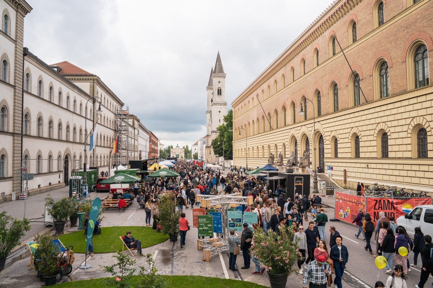 Blick auf das Zamanand Festival 2024 von oben