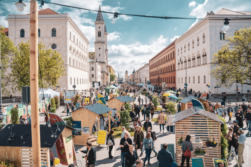 Blick von oben auf das Zamanand Festival.